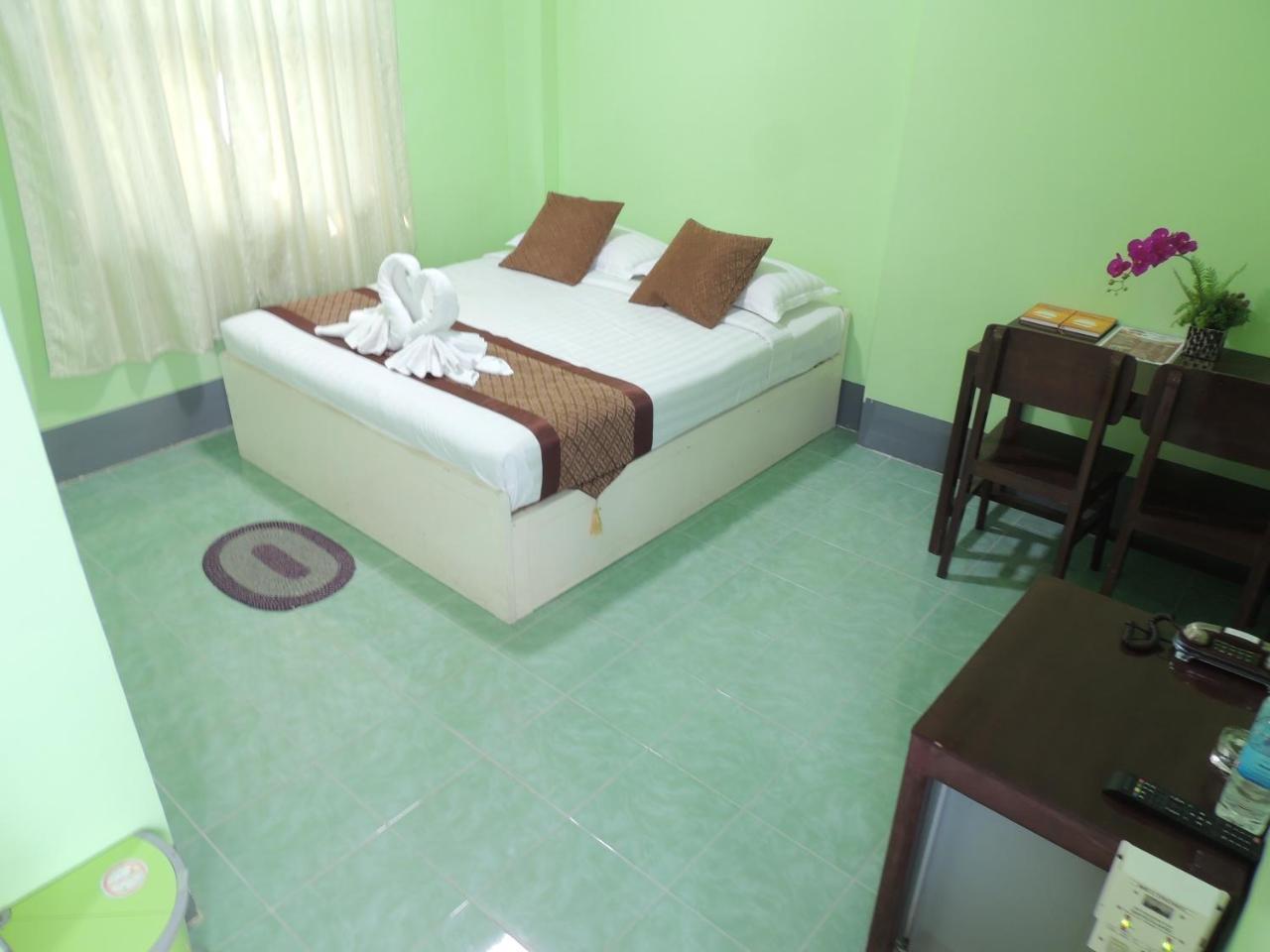 Nay Chi Lin Hotel Pathein ภายนอก รูปภาพ